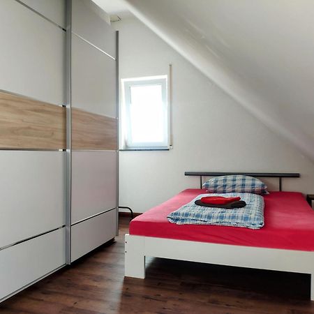 Apartment Und Privatzimmern In Freiburg Стая снимка